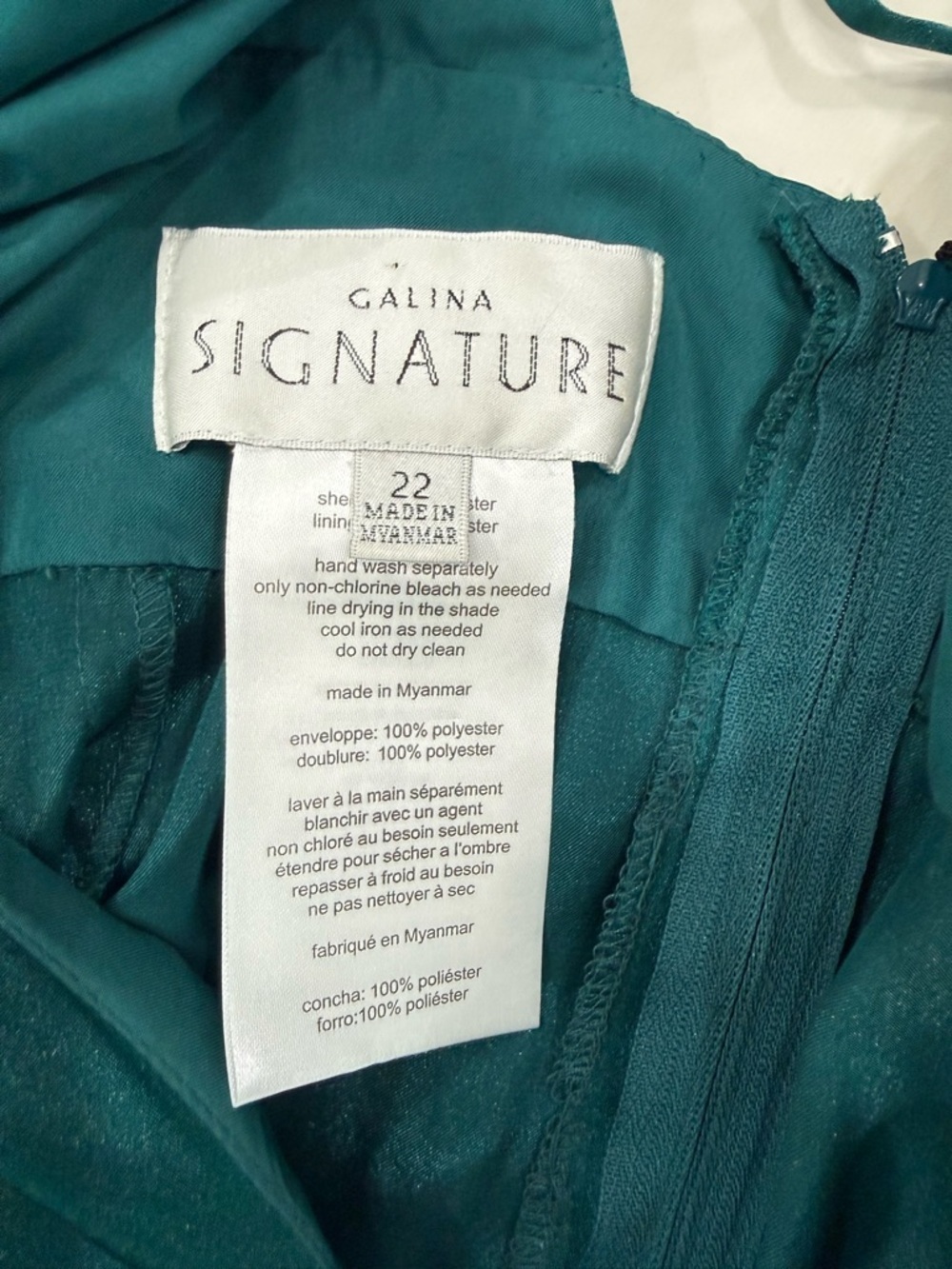 Galina Signature Plus-Size Emerald Satin V-Neck Maxi Dress with Side Slit - Picture 5 of 7